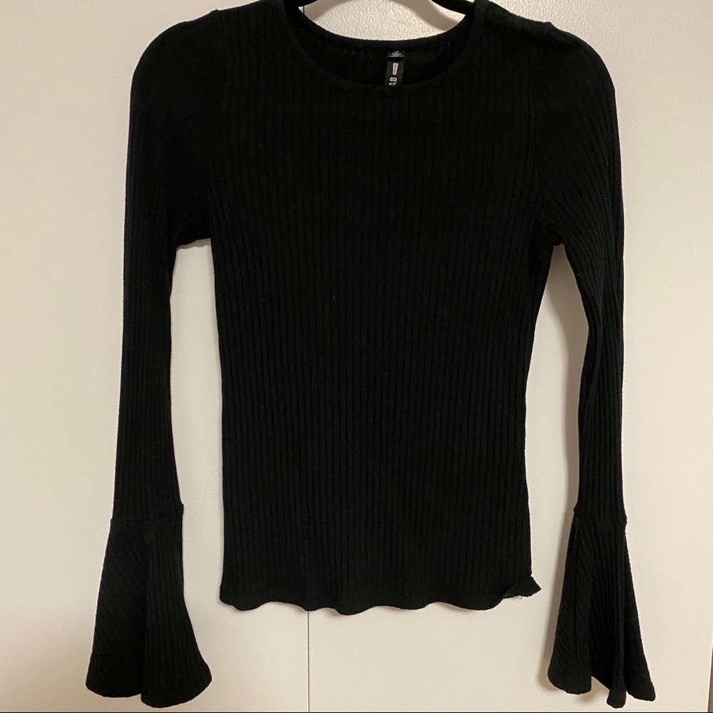 Design Lab Lord and Taylor Black Bell Sleeve Top S - Picture 1 of 5
